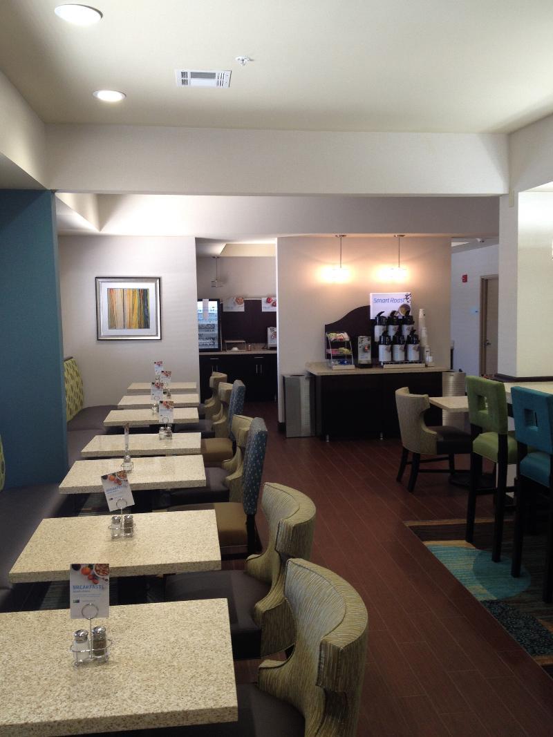 Holiday Inn Express Montgomery East I-85 By Ihg Екстериор снимка